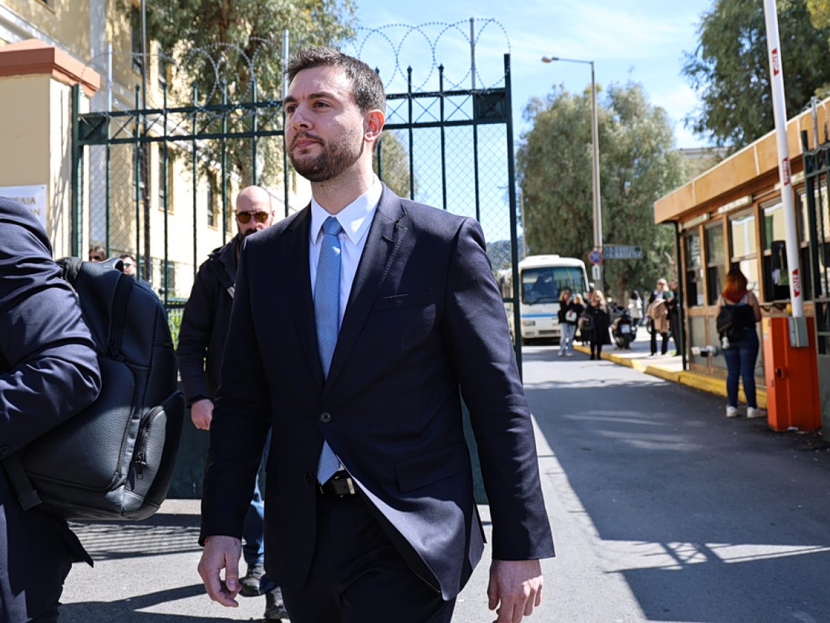 Κωνσταντίνος Φλώρος: Ομόφωνα ένοχος για τη βιαιοπραγία στη Βουλή – Ποινή φυλάκισης τεσσάρων ετών