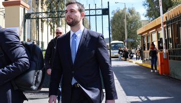 &Kappa;&omega;&nu;&sigma;&tau;&alpha;&nu;&tau;ί&nu;&omicron;&sigmaf; &Phi;&lambda;ώ&rho;&omicron;&sigmaf;: &Omicron;&mu;ό&phi;&omega;&nu;&alpha; έ&nu;&omicron;&chi;&omicron;&sigmaf; &gamma;&iota;&alpha; &tau;&eta; &beta;&iota;&alpha;&iota;&omicron;&pi;&rho;&alpha;&gamma;ί&alpha; &sigma;&tau;&eta; &Beta;&omicron;&upsilon;&lambda;ή &ndash; &Pi;&omicron;&iota;&nu;ή &phi;&upsilon;&lambda;ά&kappa;&iota;&sigma;&eta;&sigmaf; &tau;&epsilon;&sigma;&sigma;ά&rho;&omega;&nu; &epsilon;&tau;ώ&nu;