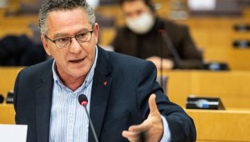 Κώστας Αρβανίτης για το Έγκλημα των Τεμπών: Τρία χρόνια συγκάλυψης – Ευχολόγια χωρίς απαντήσεις από την Κομισιόν