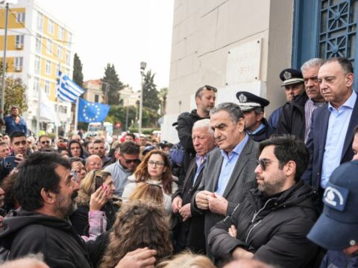 Λέσβος: Κτηνοτρόφοι προπηλάκισαν τον Χρήστο Κέλλα μετά την πολύωρη σύσκεψη για τον αφθώδη πυρετό – Πώς ξεκίνησε η ένταση