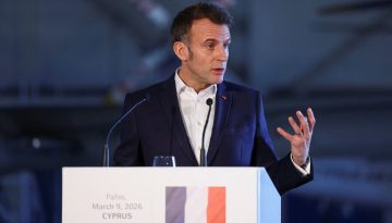 &Mu;&alpha;&kappa;&rho;ό&nu;: &laquo;Ό&tau;&alpha;&nu; &epsilon;&pi;&iota;&tau;ί&theta;&epsilon;&tau;&alpha;&iota; &kappa;ά&pi;&omicron;&iota;&omicron;&sigmaf; &sigma;&tau;&eta;&nu; &Kappa;ύ&pi;&rho;&omicron;, &epsilon;&pi;&iota;&tau;ί&theta;&epsilon;&tau;&alpha;&iota; &sigma;&epsilon; ό&lambda;&eta; &tau;&eta;&nu; &Epsilon;&upsilon;&rho;ώ&pi;&eta;&raquo;
