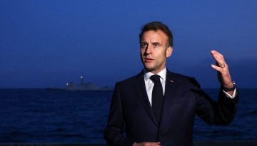Μακρόν σε άπταιστα ελληνικά στο X: Εργαζόμαστε για την ασφάλεια της Κύπρου