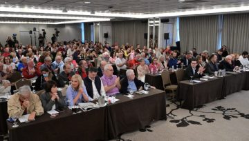 &laquo;&Mu;&alpha;&lambda;&lambda;&iota;ά &kappa;&omicron;&upsilon;&beta;ά&rho;&iota;&alpha;&raquo; &sigma;&tau;&omicron;&nu; &Sigma;&Upsilon;&Rho;&Iota;&Zeta;&Alpha; &gamma;&iota;&alpha; &Tau;&sigma;ί&pi;&rho;&alpha; &ndash; &sigma;&upsilon;&nu;&epsilon;&rho;&gamma;&alpha;&sigma;ί&epsilon;&sigmaf;