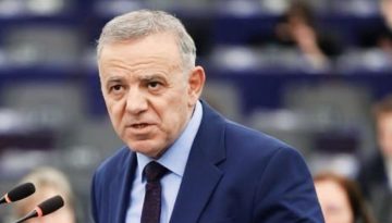 Μαυρίδης προς Επίτροπο Διεύρυνσης: Θα είχε την ίδια μεταχείριση άλλη χώρα, αν δεν ήταν η Τουρκία;