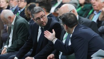 Με δύο υποχωρήσεις Ανδρουλάκη συνεχίστηκε η επιχείρηση ενότητας στο συνέδριο του ΠΑΣΟΚ, ποιες αλλαγές πέρασαν στο καταστα
