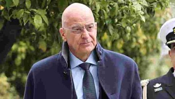 Με έγκριση Δένδια ιδρύεται γραφείο διασύνδεσης και επαγγελματικής μετάβασης αφυπηρετούντων στελεχών ΕΔ