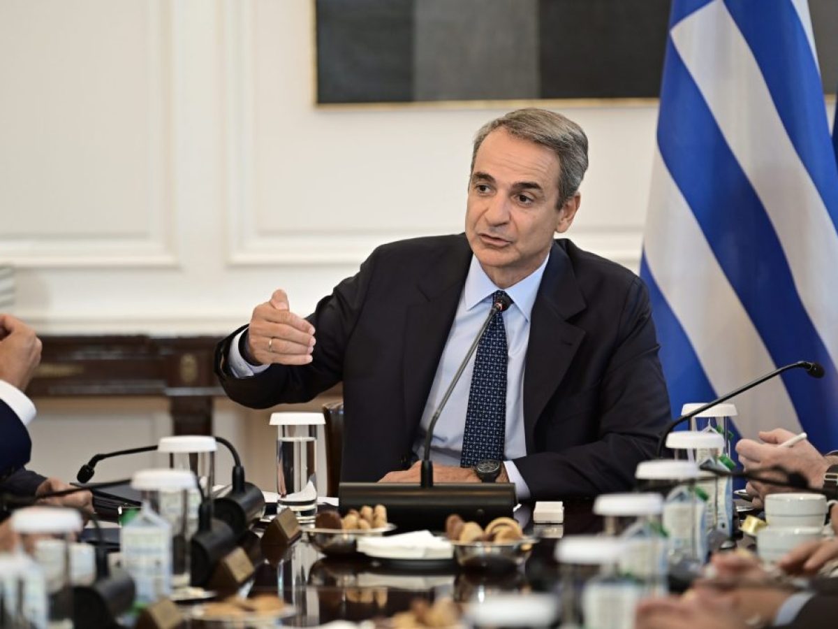 &Mu;&epsilon; &tau;&omicron;&nu; &Nu;. &Alpha;&nu;&delta;&rho;&omicron;&upsilon;&lambda;ά&kappa;&eta; &theta;&alpha; &sigma;&upsilon;&nu;&alpha;&nu;&tau;&eta;&theta;&epsilon;ί &tau;&eta;&nu; &Tau;&rho;ί&tau;&eta; &omicron; &Kappa;&upsilon;&rho;. &Mu;&eta;&tau;&sigma;&omicron;&tau;ά&kappa;&eta;&sigmaf;