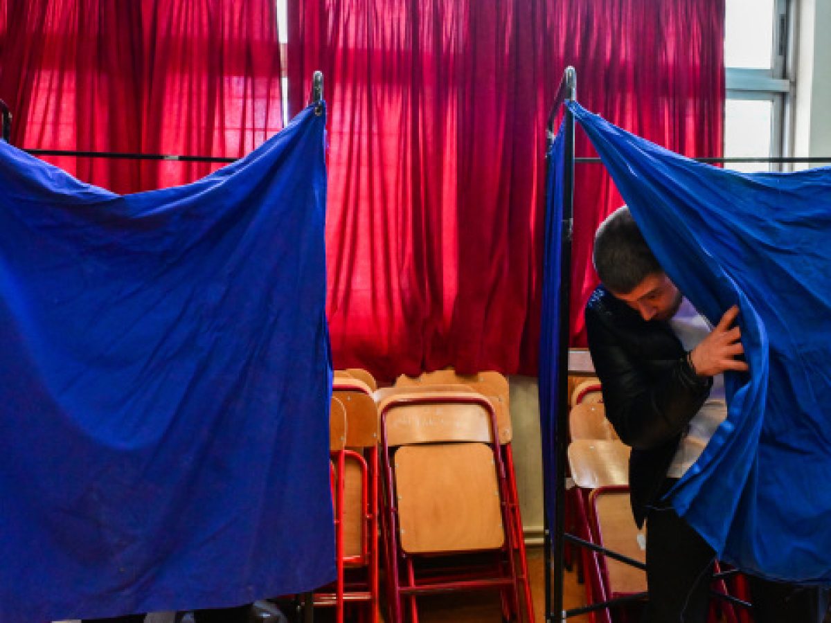 Μέχρι τις 20:00 η ψηφοφορία για την εκλογή Συνέδρων στο ΠΑΣΟΚ, υπολογίζουν συμμετοχή πάνω από 150.000