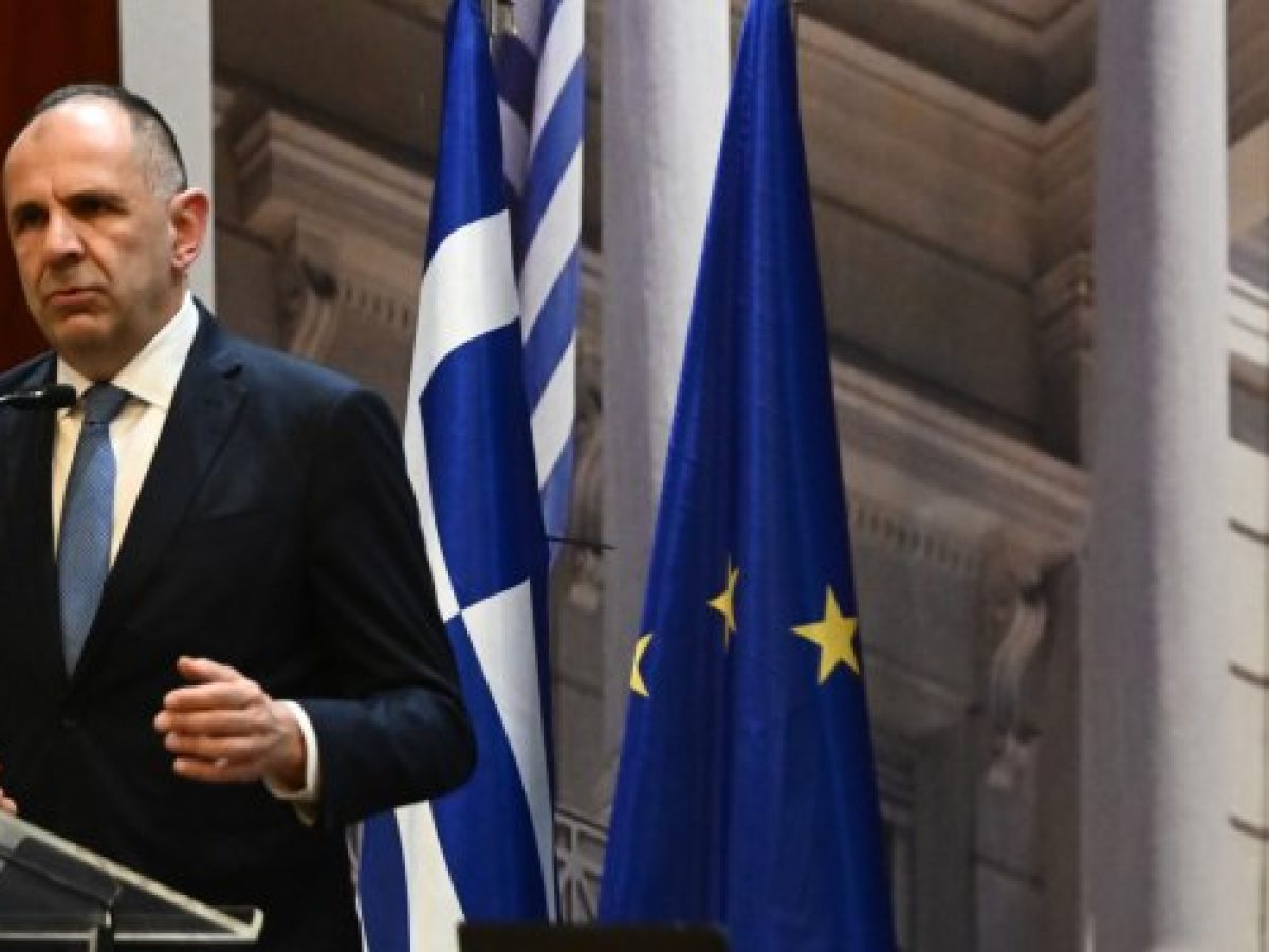 Μεταναστευτικό και θαλάσσιες ζώνες στο επίκεντρο των συνομιλιών του Γεραπετρίτη στη Βεγγάζη