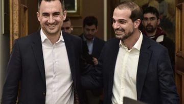 &Mu;&epsilon;&tau;&alpha;&beta;&alpha;&tau;&iota;&kappa;ό&sigmaf; &pi;&rho;ό&epsilon;&delta;&rho;&omicron;&sigmaf; &tau;&eta;&sigmaf; &Nu;έ&alpha;&sigmaf; &Alpha;&rho;&iota;&sigma;&tau;&epsilon;&rho;ά&sigmaf; &omicron; &Gamma;&alpha;&beta;&rho;&iota;ή&lambda; &Sigma;&alpha;&kappa;&epsilon;&lambda;&lambda;&alpha;&rho;ί&delta;&eta;&sigmaf;, &mu;&epsilon;&tau;ά &tau;&eta;&nu; &pi;&alpha;&rho;&alpha;ί&tau;&eta;&sigma;&eta; &tau;&omicron;&upsilon; &Alpha;&lambda;έ&xi;&eta; &Chi;&alpha;&rho;ί&tau;&sigma;&eta;