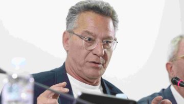 Μέτρα στήριξης του πρωτογενή τομέα και αποτροπής αυξήσεων στα τρόφιμα ζητά ο Κ. Αρβανίτης