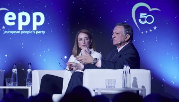 &Mu;&epsilon;&tau;&sigma;ό&lambda;&alpha; &gamma;&iota;&alpha; &Mu;&eta;&tau;&sigma;&omicron;&tau;ά&kappa;&eta;: &laquo;&Mu;&epsilon; &tau;&omicron;&nu; &Kappa;&upsilon;&rho;&iota;ά&kappa;&omicron; &tau;ώ&rho;&alpha; &eta; &Epsilon;&lambda;&lambda;ά&delta;&alpha; &alpha;&pi;&omicron;&tau;&epsilon;&lambda;&epsilon;ί success story&raquo;