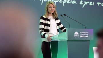 &Mu;&iota;&lambda;έ&nu;&alpha; &Alpha;&pi;&omicron;&sigma;&tau;&omicron;&lambda;ά&kappa;&eta;: &laquo;&Alpha;&pi;έ&nu;&alpha;&nu;&tau;&iota; &sigma;&tau;&omicron;&upsilon;&sigmaf; &pi;&epsilon;&lambda;ά&tau;&epsilon;&sigmaf; &tau;&eta;&sigmaf; &Delta;&epsilon;&xi;&iota;ά&sigmaf; &upsilon;&pi;ά&rho;&chi;&omicron;&upsilon;&nu; &omicron;&iota; &pi;&omicron;&lambda;ί&tau;&epsilon;&sigmaf; &tau;&eta;&sigmaf; &pi;&alpha;&tau;&rho;ί&delta;&alpha;&sigmaf;&raquo;