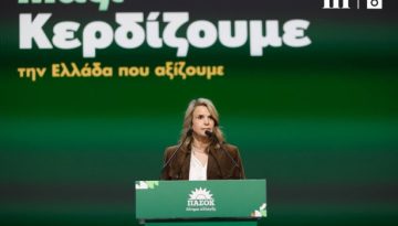&Mu;&iota;&lambda;έ&nu;&alpha; &Alpha;&pi;&omicron;&sigma;&tau;&omicron;&lambda;ά&kappa;&eta;: &laquo;&Alpha;&pi;έ&nu;&alpha;&nu;&tau;&iota; &sigma;&tau;&omicron;&upsilon;&sigmaf; &pi;&epsilon;&lambda;ά&tau;&epsilon;&sigmaf; &tau;&eta;&sigmaf; &Delta;&epsilon;&xi;&iota;ά&sigmaf; &upsilon;&pi;ά&rho;&chi;&omicron;&upsilon;&nu; &omicron;&iota; &pi;&omicron;&lambda;ί&tau;&epsilon;&sigmaf; &tau;&eta;&sigmaf; &pi;&alpha;&tau;&rho;ί&delta;&alpha;&sigmaf;&raquo;