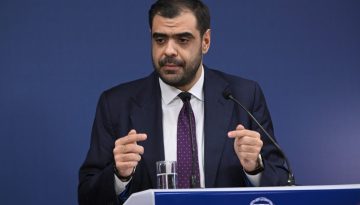 &Mu;ή&nu;&upsilon;&mu;&alpha; &Mu;&alpha;&rho;&iota;&nu;ά&kappa;&eta; &gamma;&iota;&alpha; &Kappa;ύ&pi;&rho;&omicron; &kappa;&alpha;&iota; &Tau;&omicron;&upsilon;&rho;&kappa;ί&alpha;: &laquo;&Eta; &Epsilon;&lambda;&lambda;ά&delta;&alpha; &theta;&alpha; &pi;&rho;&omicron;&sigma;&tau;&alpha;&tau;&epsilon;ύ&sigma;&epsilon;&iota; &tau;&omicron;&upsilon;&sigmaf; &alpha;&delta;&epsilon;&lambda;&phi;&omicron;ύ&sigmaf; &mu;&alpha;&sigmaf;&raquo;