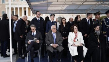 Μήνυμα Μητσοτάκη για 25 Μαρτίου με θαυμασμό για τις επιδείξεις πολεμικών εξοπλισμών