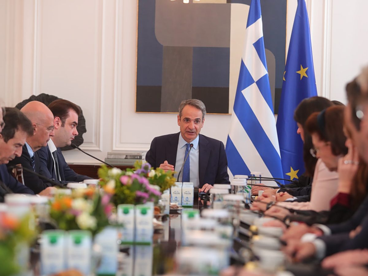 Μηνύματα εντός και εκτός μέσω Υπουργικού