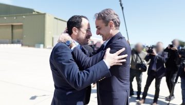 Μητσοτάκης από Κύπρο: Οι ελληνικές Ε.Δ. κινήθηκαν πρώτες για να δώσουν το παρόν της ειρήνης σε αυτά τα ιερά χώματα