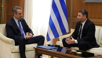 Μητσοτάκης σε Ανδρουλάκη: «Η σημαία και η καρδιά μας βρίσκεται στην Κύπρο»