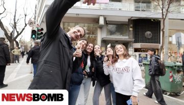&Mu;&eta;&tau;&sigma;&omicron;&tau;ά&kappa;&eta;&sigmaf;: &Beta;ί&nu;&tau;&epsilon;&omicron; &alpha;&pi;ό &tau;&eta;&nu; &Theta;&epsilon;&sigma;&sigma;&alpha;&lambda;&omicron;&nu;ί&kappa;&eta; &mu;&epsilon; selfies, &mu;&alpha;&theta;&eta;&tau;έ&sigmaf; &alpha;&pi;ό &tau;&eta;&nu; &Alpha;&theta;ή&nu;&alpha; &kappa;&alpha;&iota; &pi;&rho;&alpha;&sigma;ό&pi;&iota;&tau;&alpha;