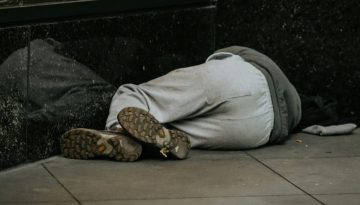 Ναρκωτικά, υποκρισία, αναλγησία και ο Βαρουφάκης