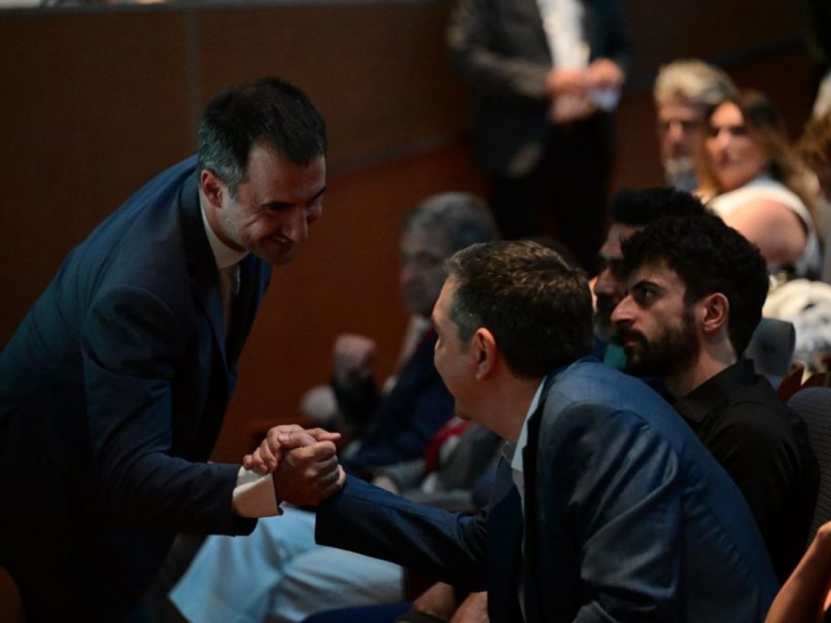 &Nu;έ&alpha; &Alpha;&rho;&iota;&sigma;&tau;&epsilon;&rho;ά: &Pi;&alpha;&rho;&alpha;&iota;&tau;&epsilon;ί&tau;&alpha;&iota; &sigma;ή&mu;&epsilon;&rho;&alpha; &omicron; &Alpha;&lambda;έ&xi;&eta;&sigmaf; &Chi;&alpha;&rho;ί&tau;&sigma;&eta;&sigmaf;; &Sigma;&epsilon;&nu;ά&rho;&iota;&alpha; &alpha;&nu;&alpha;&sigma;ύ&nu;&tau;&alpha;&xi;&eta;&sigmaf; &upsilon;&pi;ό &tau;&omicron;&nu; &Tau;&sigma;ί&pi;&rho;&alpha;