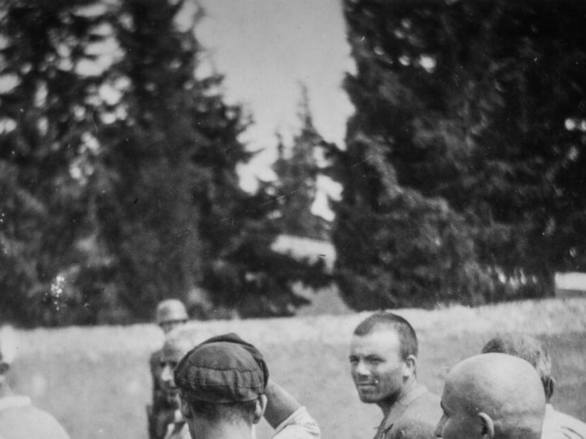 Νικήτας Κακλαμάνης για τις φωτογραφίες της Καισαριανής: Μνημείο της νεότερης ιστορίας και οδηγός συλλογικής μνήμης