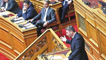 &Nu;ί&kappa;&omicron;&sigmaf; &Alpha;&nu;&delta;&rho;&omicron;&upsilon;&lambda;ά&kappa;&eta;&sigmaf;: &Kappa;ί&nu;&eta;&sigma;&eta; &rho;&omicron;&upsilon;ά &mu;&alpha;&tau; &gamma;&iota;&alpha; &upsilon;&pi;&omicron;&kappa;&lambda;&omicron;&pi;έ&sigmaf;