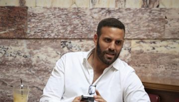 Νίκος Παππάς: Το Ευρωκοινοβούλιο ήρε την ασυλία του για δηλώσεις σε βάρος του Βαγγέλη Περρή
