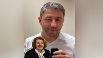 Νίκος Ανδρουλάκης στο TikTok: Από τους καφέδες του Συνεδρίου στο «όχι» στο γιουβέτσι της μητέρας του και τη δίαιτα