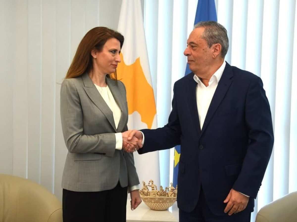 Νίνα Κασιμάτη: Συνάντηση με τον Υπουργό Άμυνας της Κύπρου