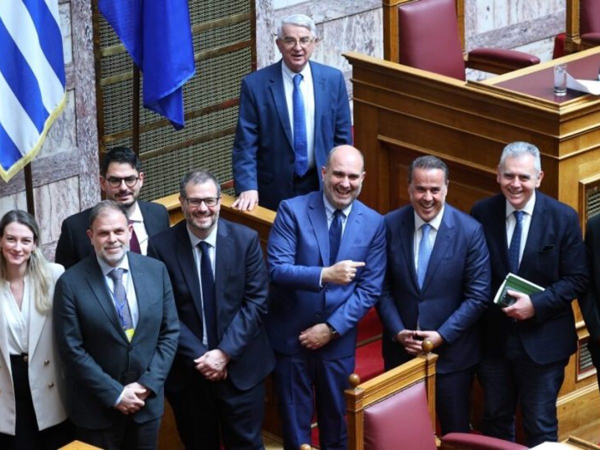 Νόμος του κράτους οι συμβάσεις με Chevron και HELLENiQ Energy – «Σκιές» για τα οικόπεδα νότια της Κρήτης