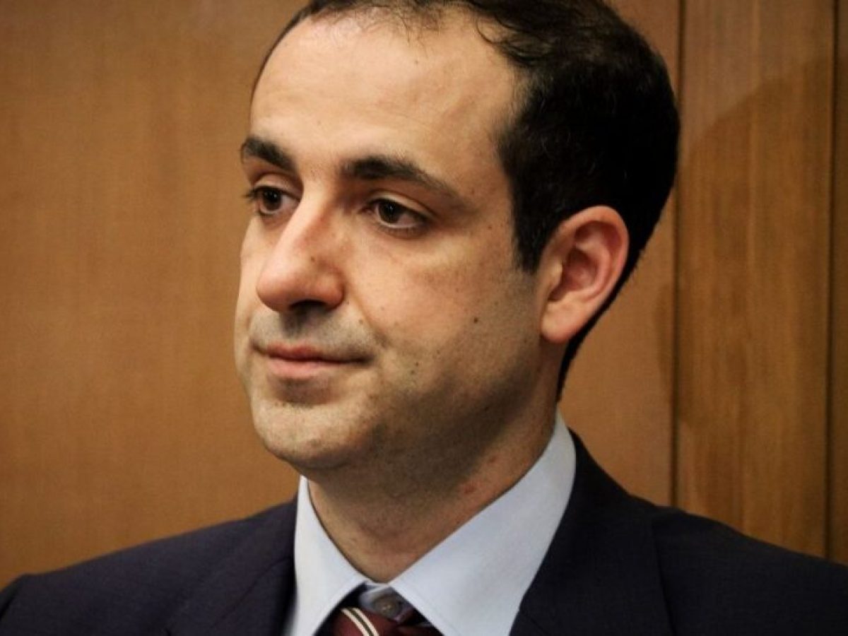 Ο Γρηγόρης Δημητριάδης στηρίζει Άδωνι και «απαγγέλει» Όργουελ και Εγγονόπουλο