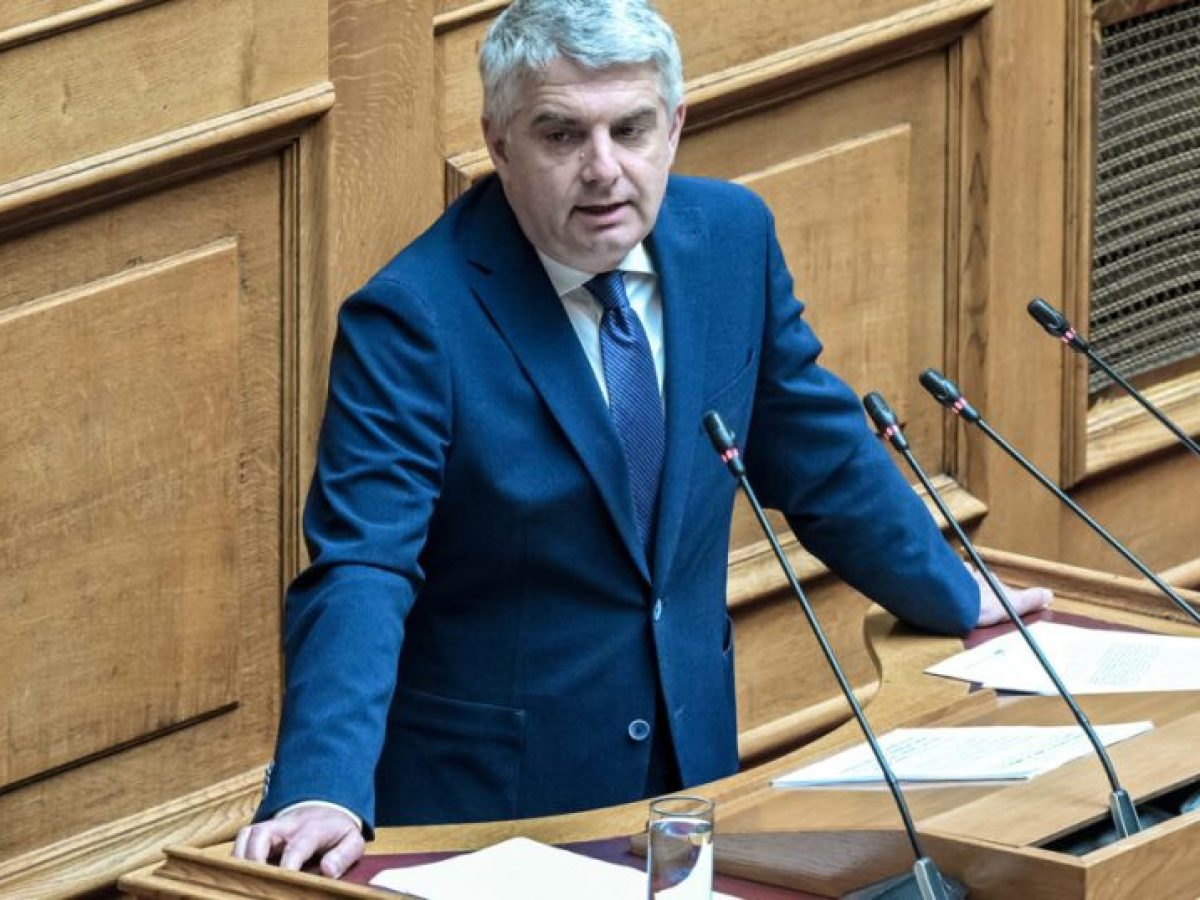 Ο Κωνσταντινόπουλος παραδίδει την έδρα του στο ΠΑΣΟΚ – Το μήνυμα που έστειλε στον Ανδρουλάκη