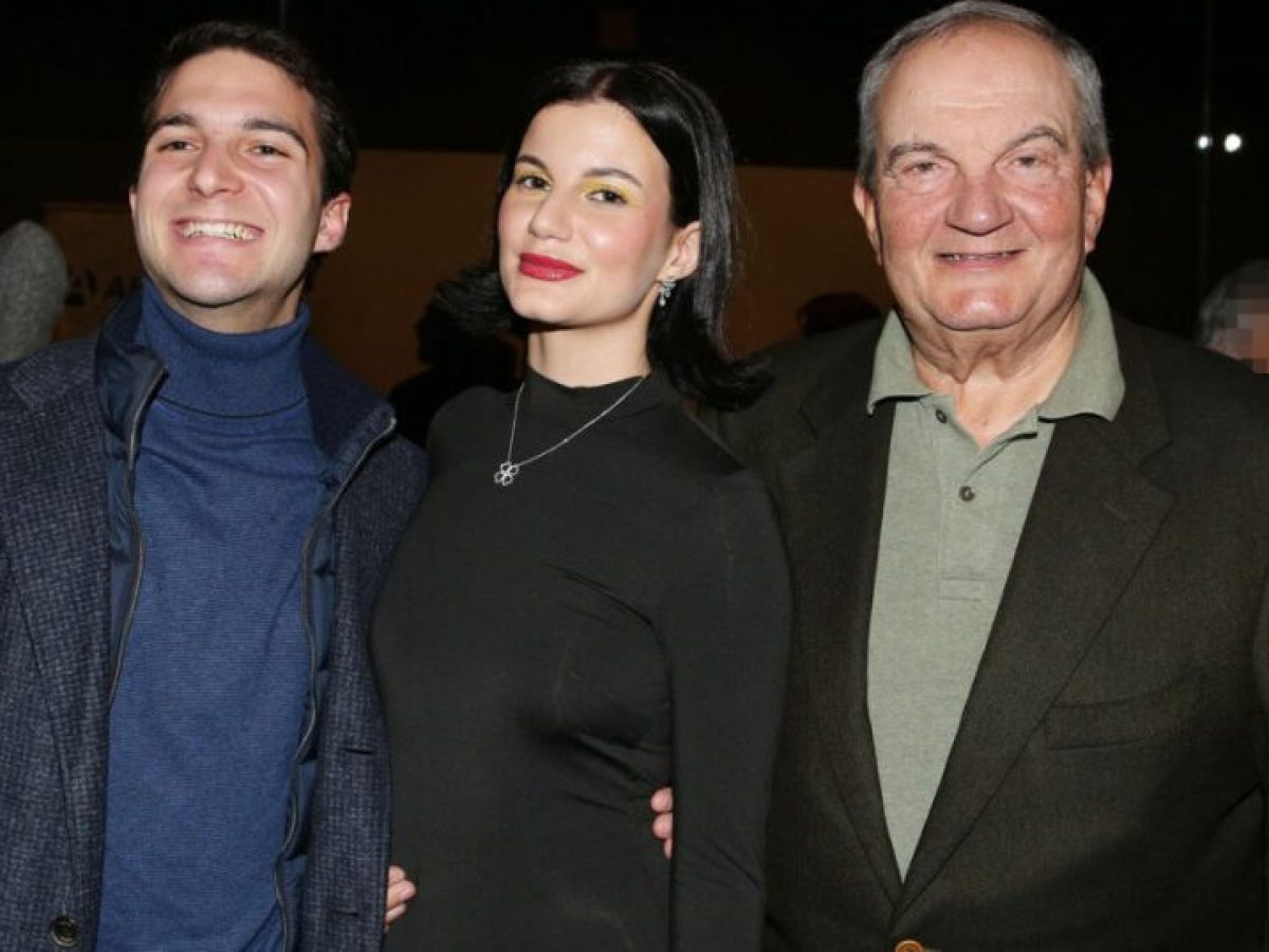 Ο Κώστας Καραμανλής παρακολούθησε την κόρη του σε θεατρική παράσταση