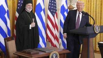&Omicron; &Lambda;&epsilon;&upsilon;&kappa;ό&sigmaf; &Omicron;ί&kappa;&omicron;&sigmaf; έ&sigma;&tau;&epsilon;&iota;&lambda;&epsilon; &tau;&alpha; &pi;&rho;&omicron;&sigma;&kappa;&lambda;&eta;&tau;ή&rho;&iota;&alpha; &gamma;&iota;&alpha; &tau;&eta;&nu; &epsilon;&pi;έ&tau;&epsilon;&iota;&omicron; &tau;&eta;&sigmaf; 25&eta;&sigmaf; &Mu;&alpha;&rho;&tau;ί&omicron;&upsilon;