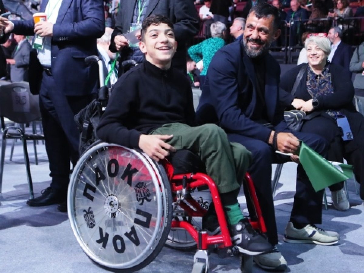 Ο μικρός Γιαννάκης στο συνέδριο του ΠΑΣΟΚ με τον πατέρα του (Εικόνες)