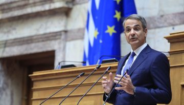 Ο Μητσοτάκης ενημερώνει τη Βουλή για τον πόλεμο: Επένδυση στη σταθερότητα, ανησυχία για τις επιπτώσεις 
