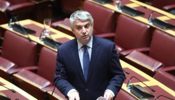 Ο Νίκος Ανδρουλάκης τα λέει στον Οδυσσέα για να τα ακούει ο Χάρης – Ο Κωνσταντινόπουλος αποχαιρετά το ΠΑΣΟΚ από τη Βουλή