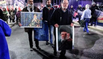 Ο Παναγιώτης Λαφαζάνης συμμετείχε σε αντιπολεμική διαδήλωση στο κέντρο της Αθήνας με πορτρέτο του Αλί Χαμενεΐ