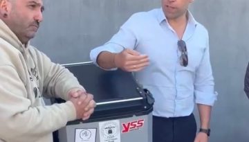 Ο Στεφανος Κασσελακης κοντά στους διανομείς