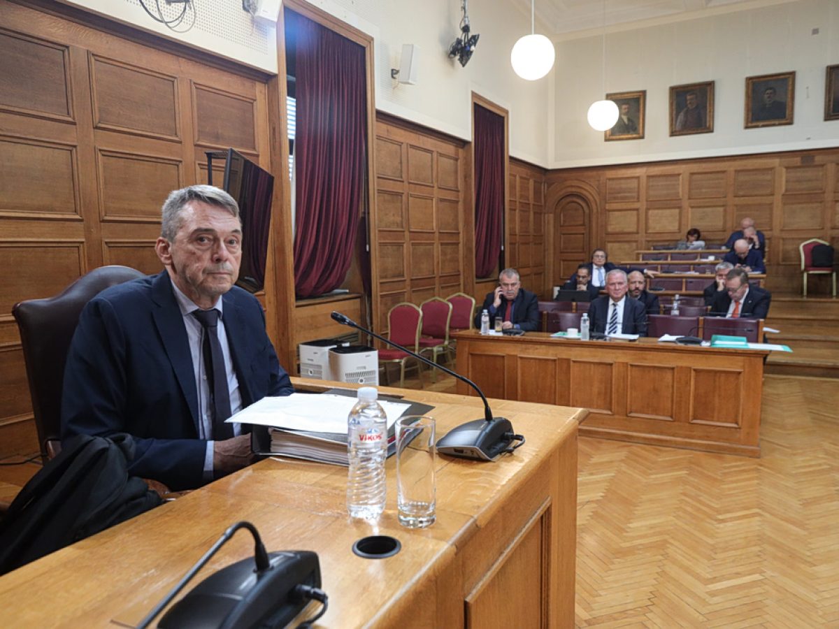 Ο Βάρρας ετοιμάζει φάκελο για το δικαστήριο