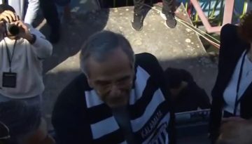 Ο Αντώνης Σαμαράς στην Καλαμάτα: Με ασπρόμαυρο κασκόλ στις εξέδρες για την «φιέστα» της ομάδας