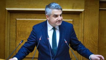 Οδυσσέας Κωνσταντινόπουλος: Συγκινημένος στην αποχαιρετιστήρια ομιλία του στη Βουλή