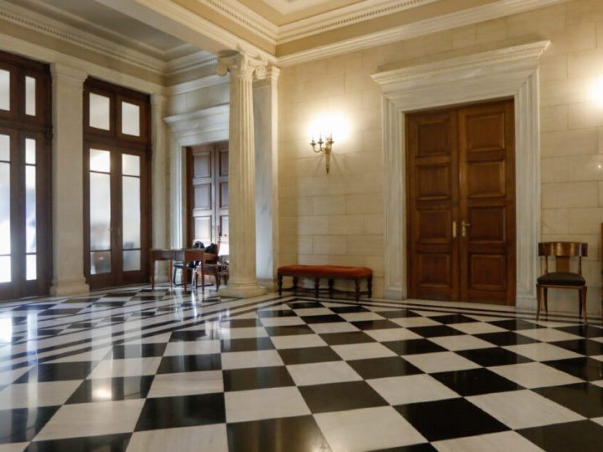 Ολοκληρώθηκε η σύσκεψη στο Μαξίμου – Εντός της εβδομάδας τα μέτρα για την αισχροκέρδεια στην αγορά