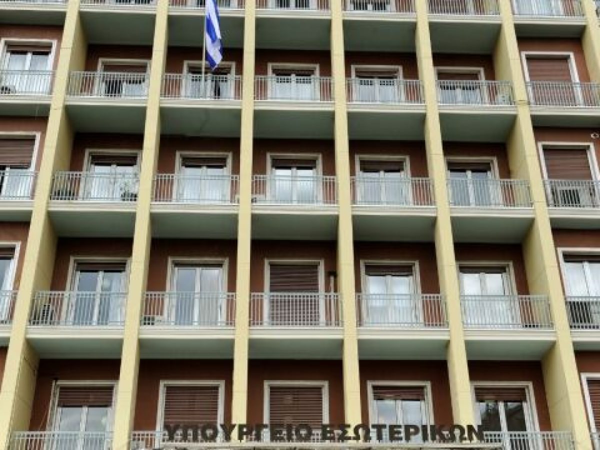 &Omicron;&Omicron;&Sigma;&Alpha;: &Sigma;&eta;&mu;&alpha;&nu;&tau;&iota;&kappa;ή &beta;&epsilon;&lambda;&tau;ί&omega;&sigma;&eta; &tau;&eta;&sigmaf; &theta;έ&sigma;&eta;&sigmaf; &tau;&eta;&sigmaf; &Epsilon;&lambda;&lambda;ά&delta;&alpha;&sigmaf; &sigma;&tau;&omicron; &pi;&epsilon;&delta;ί&omicron; &tau;&eta;&sigmaf; &Delta;&eta;&mu;ό&sigma;&iota;&alpha;&sigmaf; &Alpha;&kappa;&epsilon;&rho;&alpha;&iota;ό&tau;&eta;&tau;&alpha;&sigmaf; &ndash; &Eta; &mu;&epsilon;&tau;&alpha;&rho;&rho;&upsilon;&theta;&mu;&iota;&sigma;&tau;&iota;&kappa;ή &sigma;&tau;&rho;&alpha;&tau;&eta;&gamma;&iota;&kappa;ή &alpha;&pi;ό &tau;&omicron;