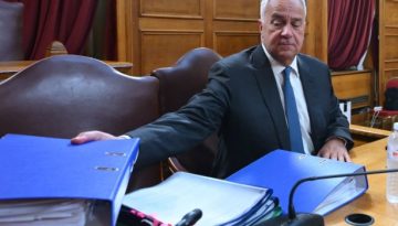 &Omicron;&Pi;&Epsilon;&Kappa;&Epsilon;&Pi;&Epsilon;: &Delta;&iota;&alpha;&psi;&epsilon;ύ&delta;&epsilon;&iota; &sigma;&tau;&omicron; in &eta; &pi;&lambda;&epsilon;&upsilon;&rho;ά &Beta;ά&rho;&rho;&alpha; ό&tau;&iota; έ&kappa;&alpha;&nu;&epsilon; &tau;&eta; &delta;&iota;&alpha;&rho;&rho;&omicron;ή &ndash; &Pi;&omicron;&lambda;&iota;&tau;&iota;&kappa;ή &kappa;ό&nu;&tau;&rho;&alpha; &gamma;&iota;&alpha; &tau;&omicron; &epsilon;ά&nu; &gamma;&nu;ώ&rho;&iota;&zeta;&epsilon; &omicron; &Beta;&omicron;&rho;ί&delta;&eta;&sigmaf;
