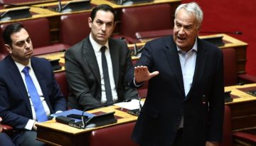 ΟΠΕΚΕΠΕ: Κόντρα Βορίδη – αντιπολίτευσης στη Βουλή για το έγγραφο Βάρρα