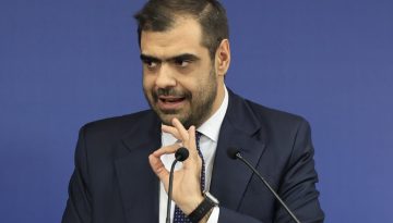 &Pi;. &Mu;&alpha;&rho;&iota;&nu;ά&kappa;&eta;&sigmaf; &gamma;&iota;&alpha; &Rho;ά&delta;&iota;&omicron; &Alpha;&rho;&beta;ύ&lambda;&alpha;: &Alpha;&sigmaf; &psi;ά&xi;&omicron;&upsilon;&nu; &nu;&alpha; &beta;&rho;&omicron;&upsilon;&nu; &tau;&eta;&nu; &tau;έ&tau;&alpha;&rho;&tau;&eta; &kappa;&alpha;&rho;έ&kappa;&lambda;&alpha; &ndash; &Eta; &alpha;&lambda;ή&theta;&epsilon;&iota;&alpha; &tau;&omicron;&upsilon;&sigmaf; &epsilon;ί&nu;&alpha;&iota; &alpha;&upsilon;&tau;ό&sigmaf; &pi;&omicron;&upsilon; &kappa;&alpha;&theta;ό&tau;&alpha;&nu; &epsilon;&kappa;&epsilon;ί