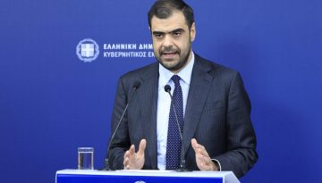 &Pi;. &Mu;&alpha;&rho;&iota;&nu;ά&kappa;&eta;&sigmaf; &gamma;&iota;&alpha; &Zeta;&omega;ή &Kappa;&omega;&nu;&sigma;&tau;&alpha;&nu;&tau;&omicron;&pi;&omicron;ύ&lambda;&omicron;&upsilon;: &laquo;&Kappa;&alpha;&lambda;&lambda;&iota;&epsilon;&rho;&gamma;&epsilon;ί έ&nu;&alpha; &kappa;&lambda;ί&mu;&alpha; &epsilon;&kappa;&phi;&omicron;&beta;&iota;&sigma;&mu;&omicron;ύ &pi;&omicron;&upsilon; &epsilon;ί&nu;&alpha;&iota; &epsilon;&pi;&iota;&kappa;ί&nu;&delta;&upsilon;&nu;&omicron; &gamma;&iota;&alpha; &tau;&eta; &Delta;&eta;&mu;&omicron;&kappa;&rho;&alpha;&tau;ί&alpha;&raquo;